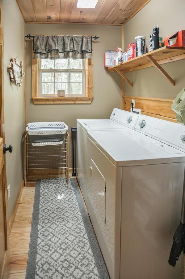 Tree Top Lodge - Gorgeous Lake Cabin With Hot Tub & Magnificent Views Of Forests And Mountains! Cabin Butler Exterior foto